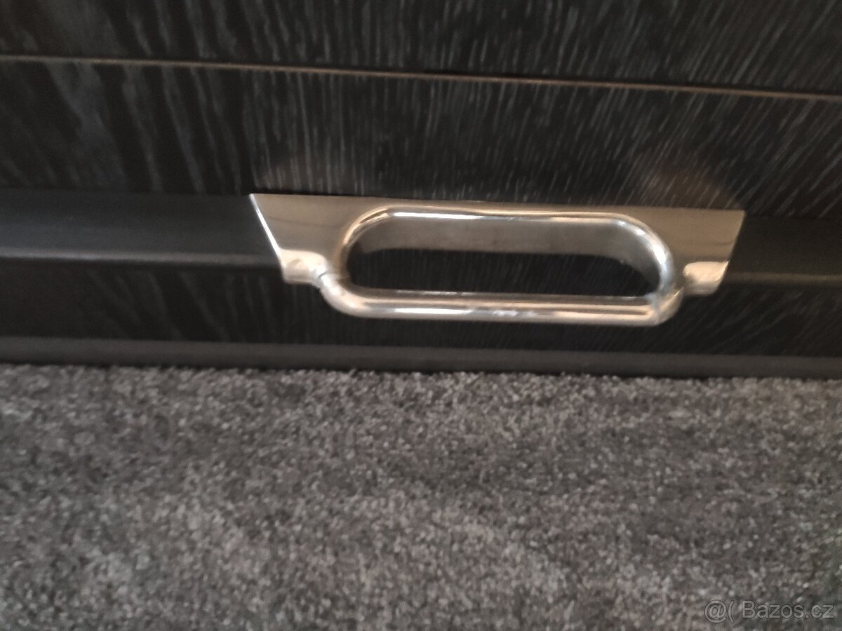 Prodám obývací stěnu, skříň, peřiňák, stolek - 5