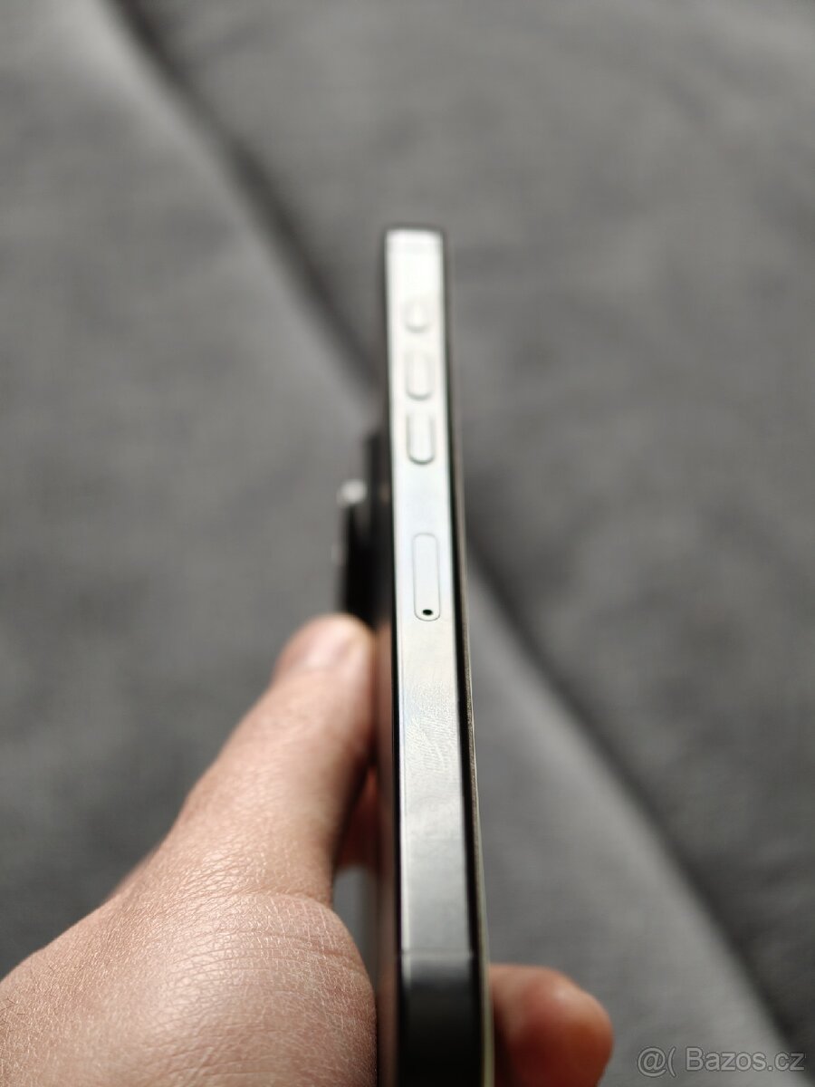 iPhone 16 pro max - 100 % baterie - 5