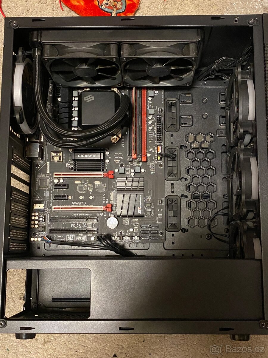 Gigabyte GA-970-GAMING + case - 5