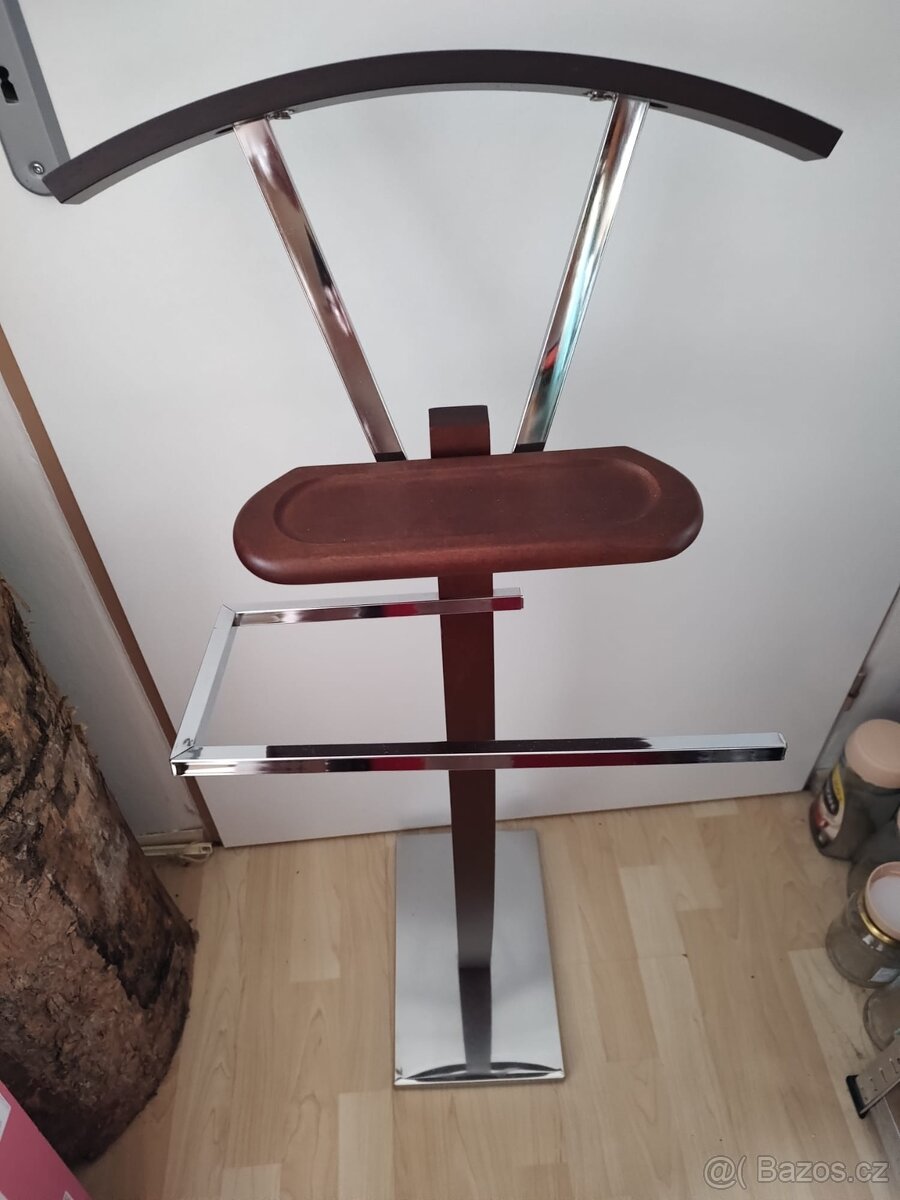 Sluha věšák hezký stav - 5