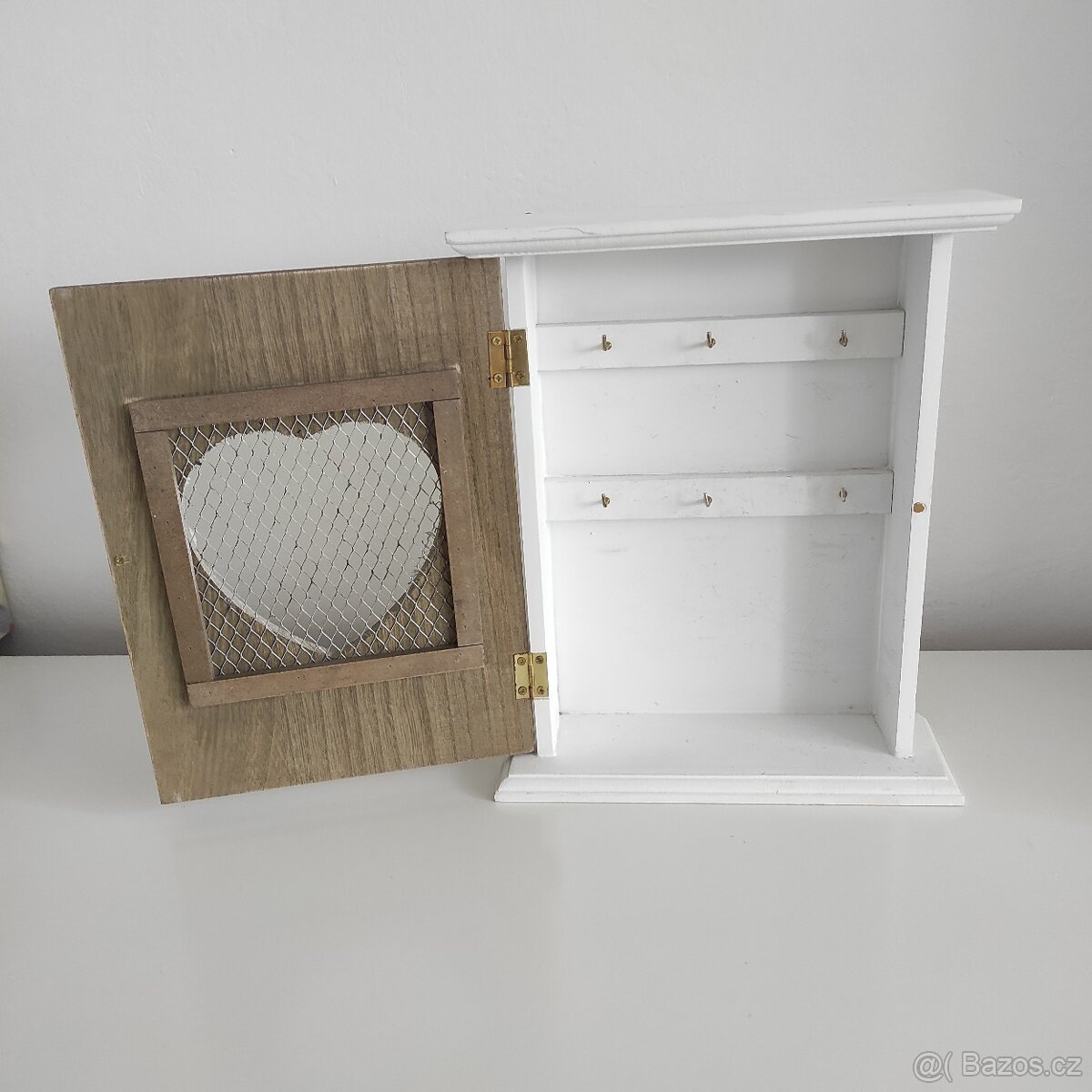 Dřevěný vintage domeček na klíče - 5