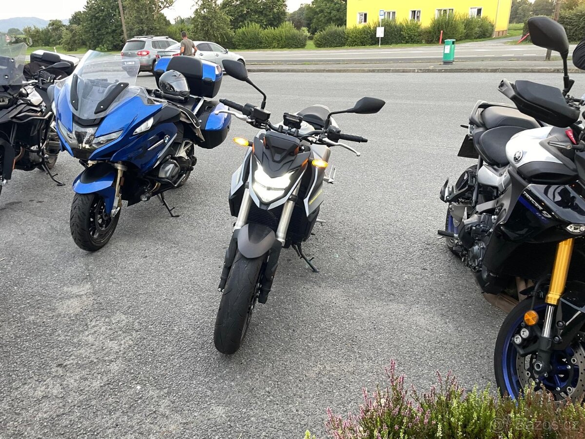 Honda CB750 Hornet - 5