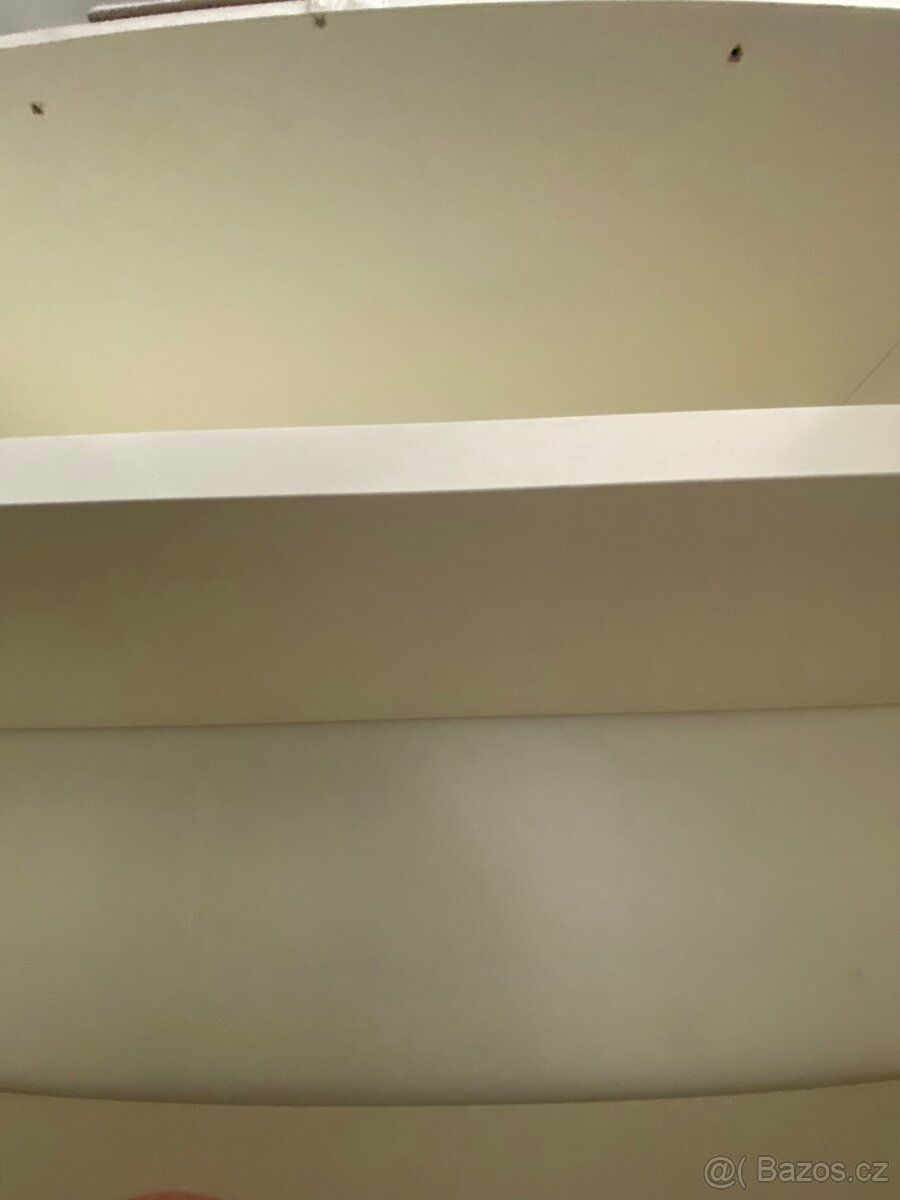 Knihovna s dvířky - 5