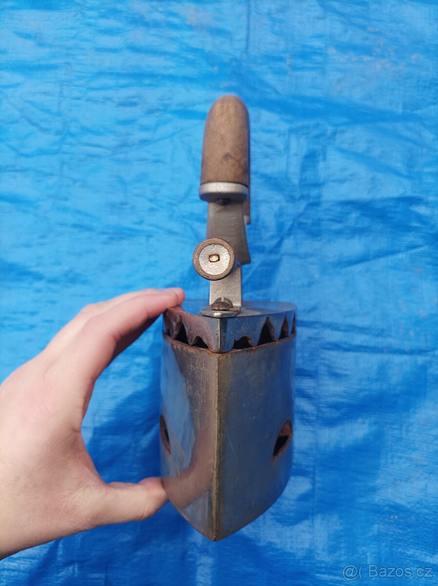 Stará žehlička, made in Czechoslovakia - 5