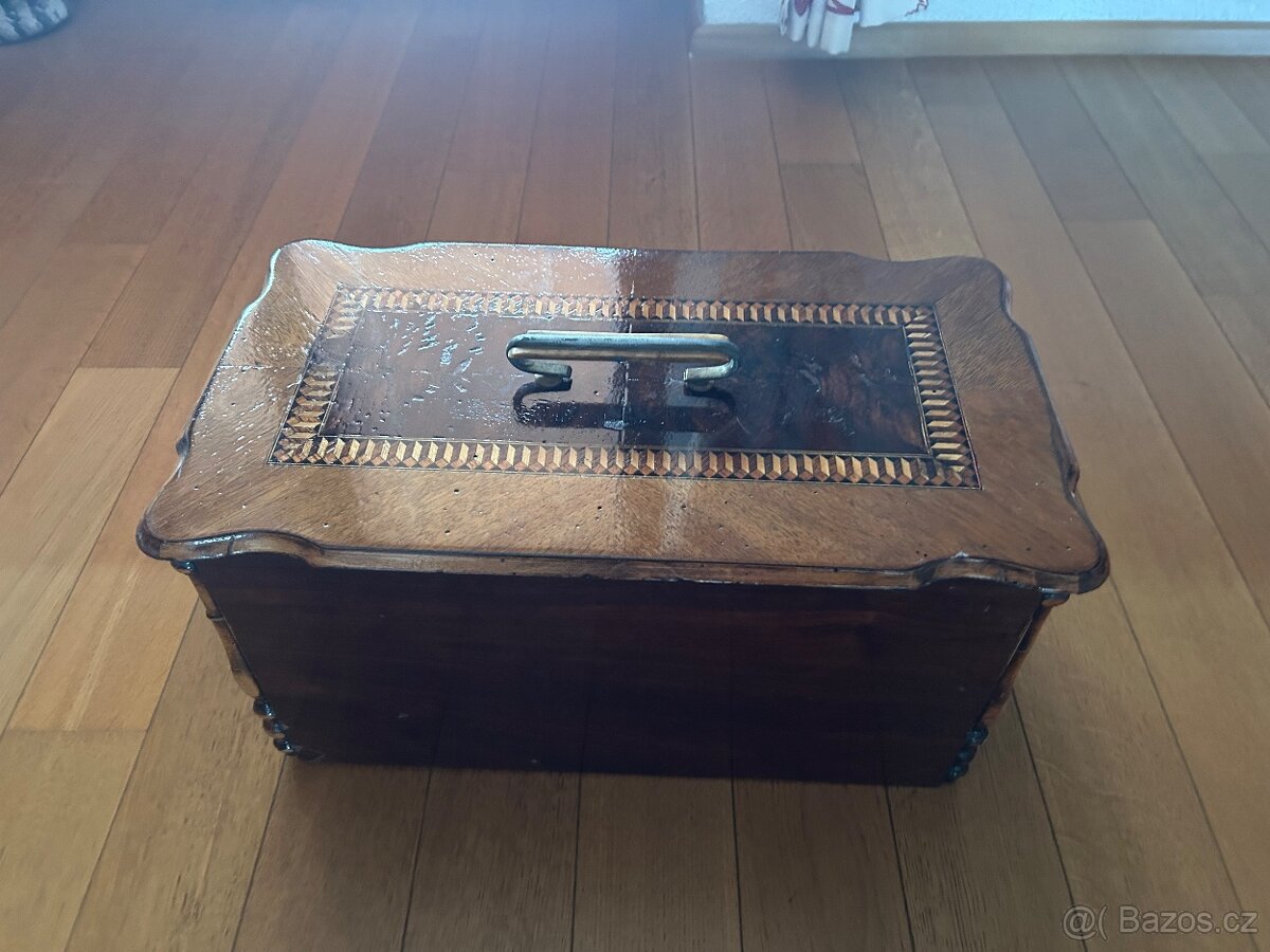 Šicí stroj Lada zrestaurovaný - 5