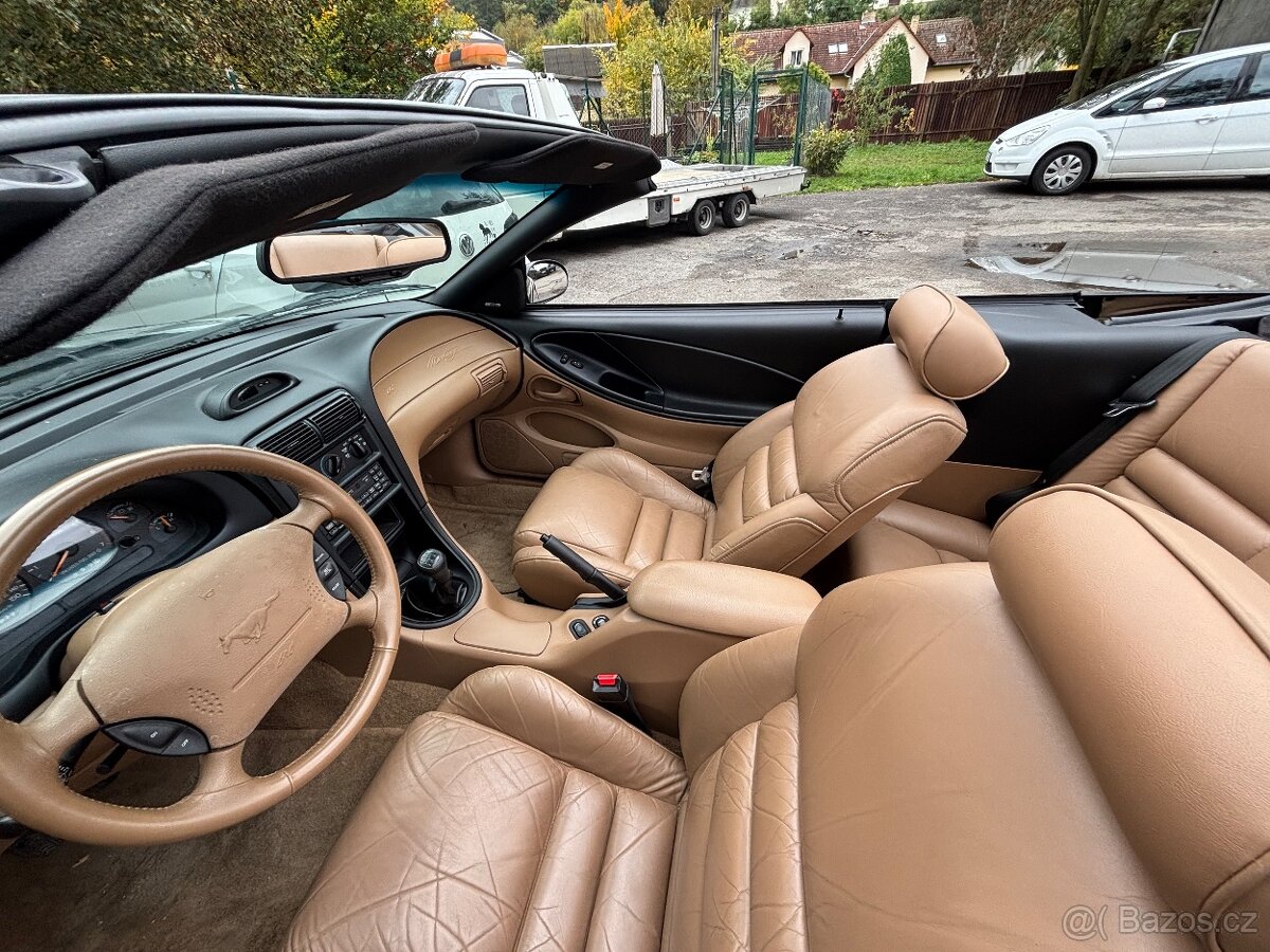 Ford Mustang GT Convertible - 5