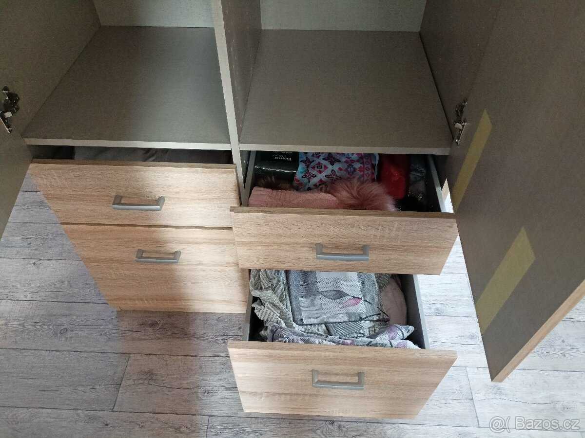 šatní skříň - 5