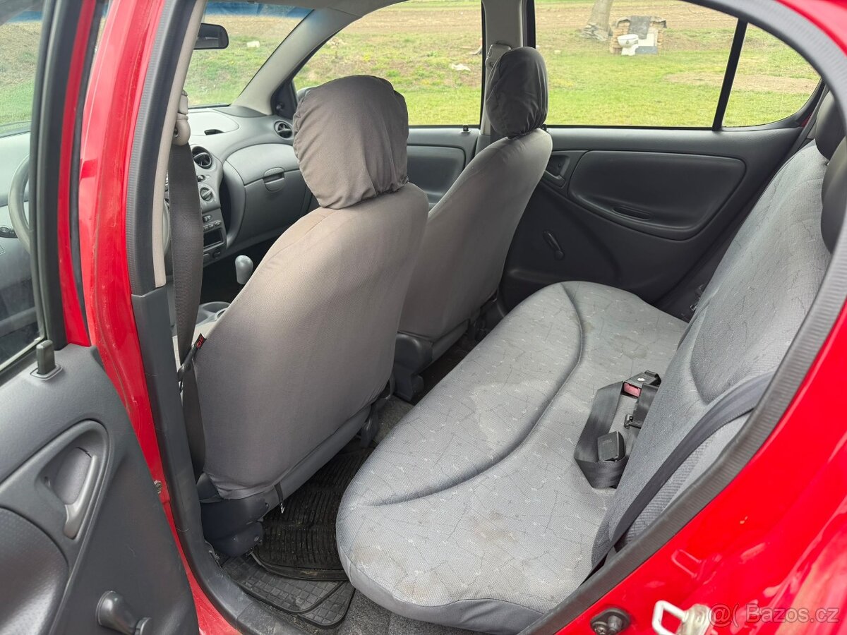 Toyota Yaris 1.0 - 5