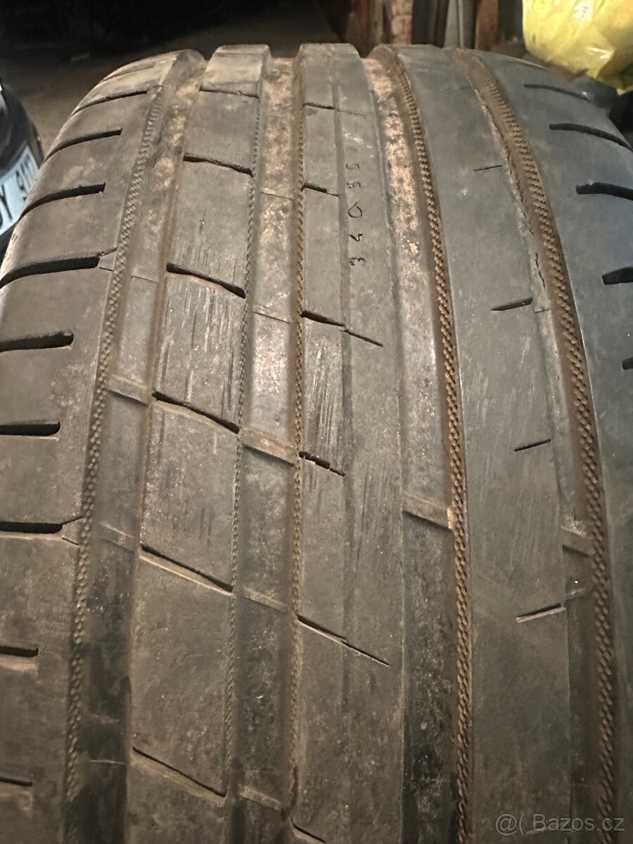 Pneu 235/45/17 - 5