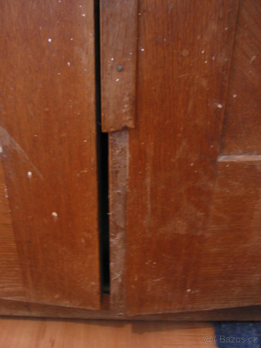 Skříň starožitná na šaty s ornamenty, dvoukřídlá + zásuvky - 5