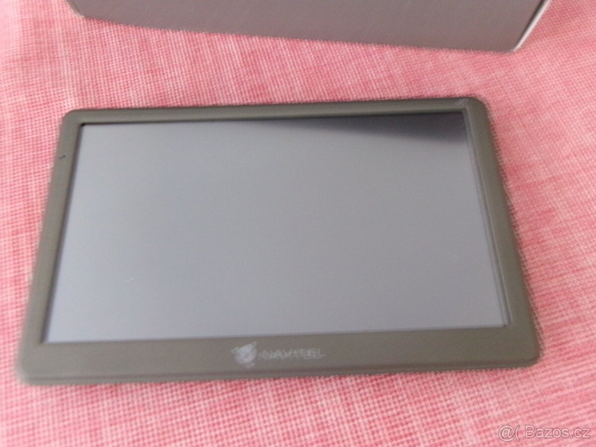 Navigace Navitel E700. - 5
