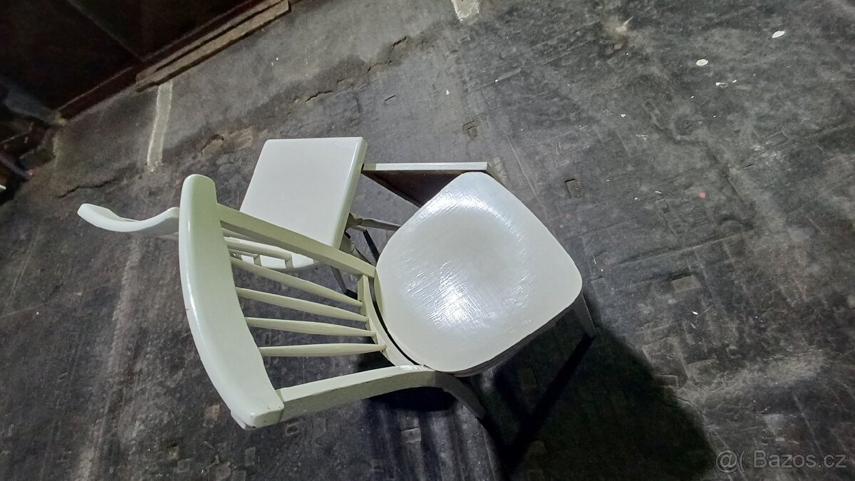 Staré židle a zrcadlo - 5