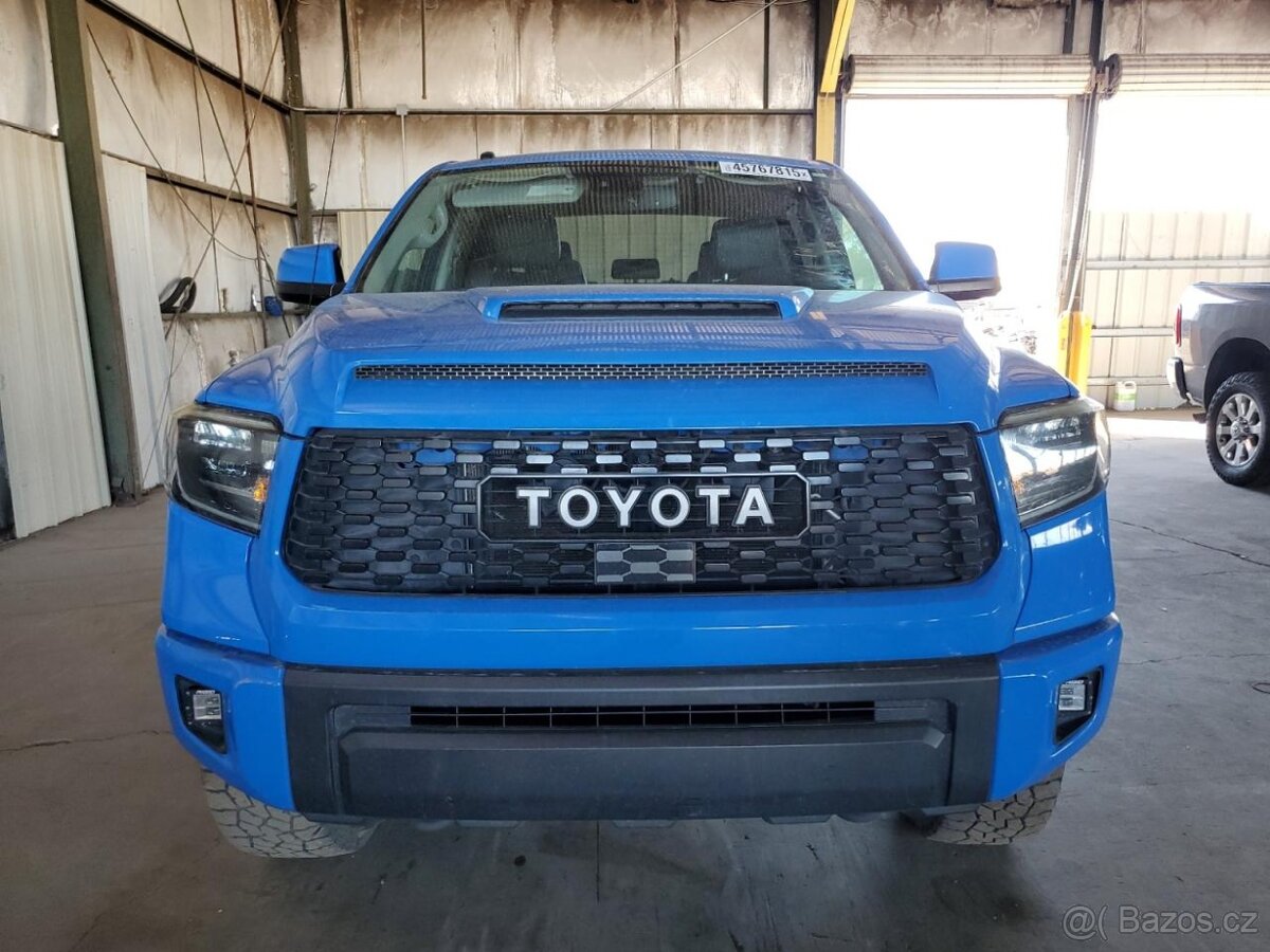 TOYOTA TUNDRA CREWMAX SR5