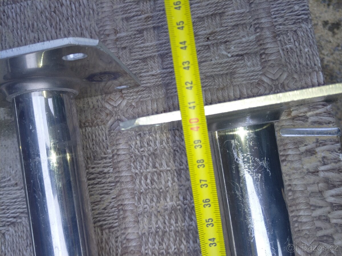 Al držáky na WiFi nebo anteny - 5