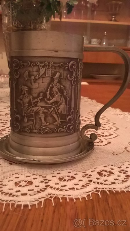 Cínové pohárky (koštovky), s cín. tácky a korbel - sada - 5