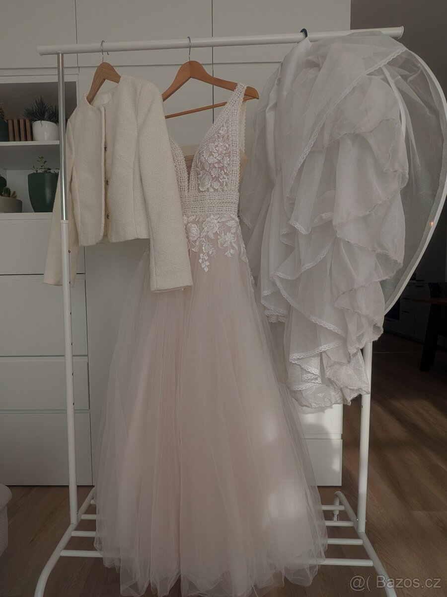 Jemné svatební šaty - 5
