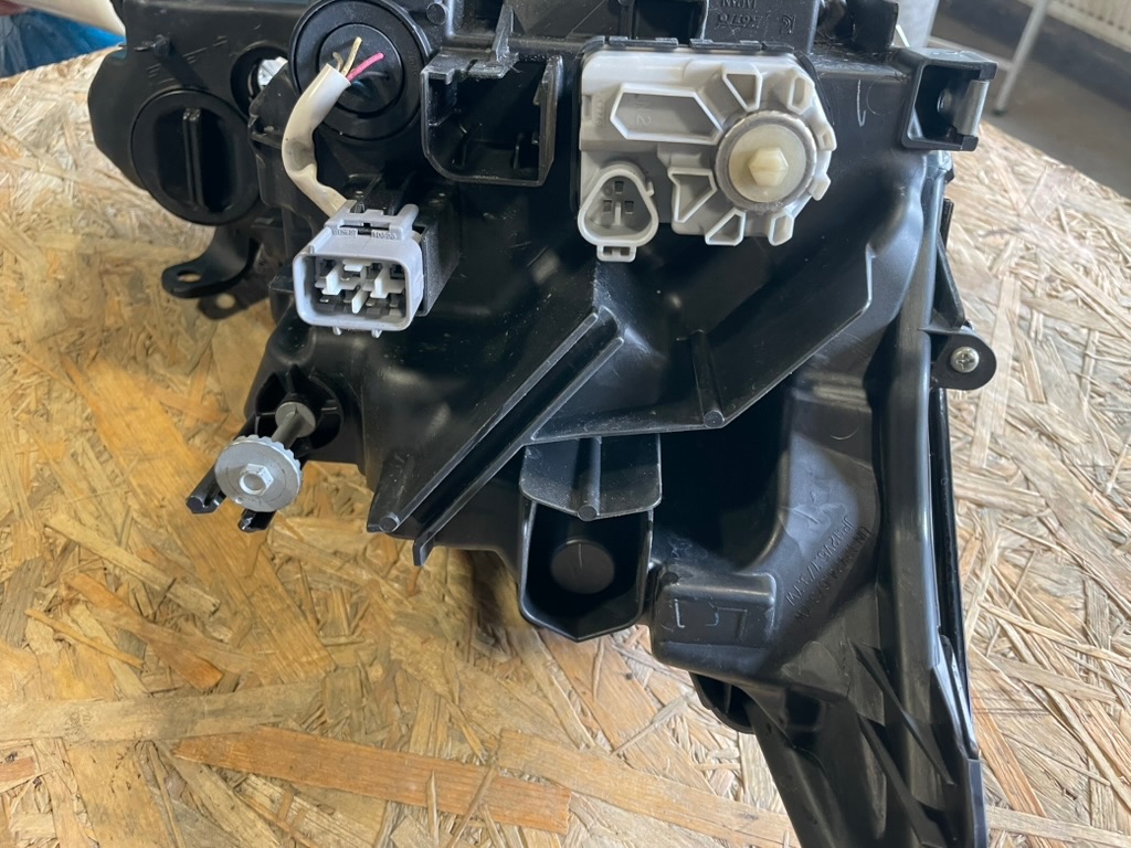 levé přední světlo LEXUS CT200h - 5