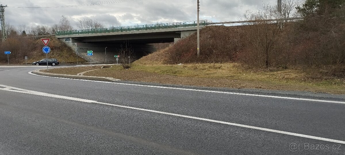 Prodej pozemku u kruhového objezdu v Mníšku pod Brdy - 5