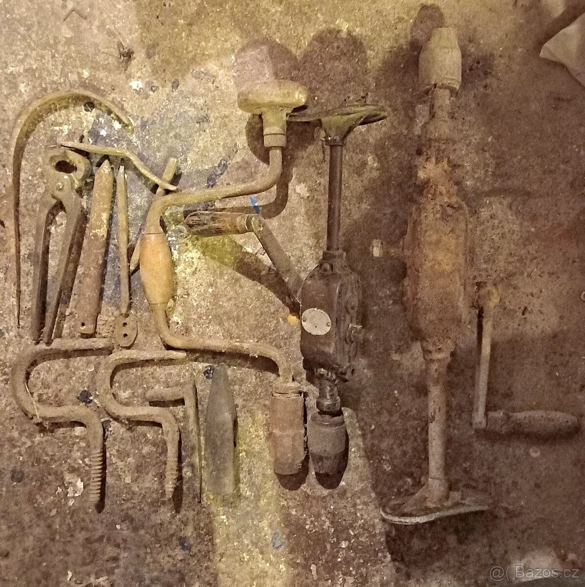 Kosa, ruční nářadí, ochranné štíty, kramle, sekerky - 5