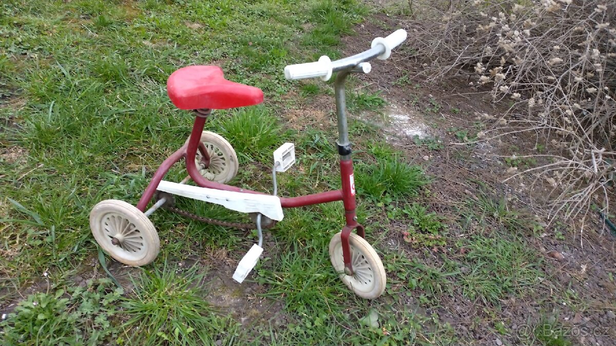 Stará dětská tříkolka TDV - 5