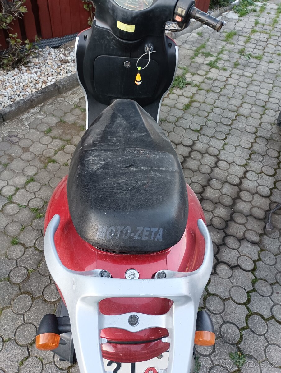 Dva skútry Yuki rally a Moto Zeta - 5