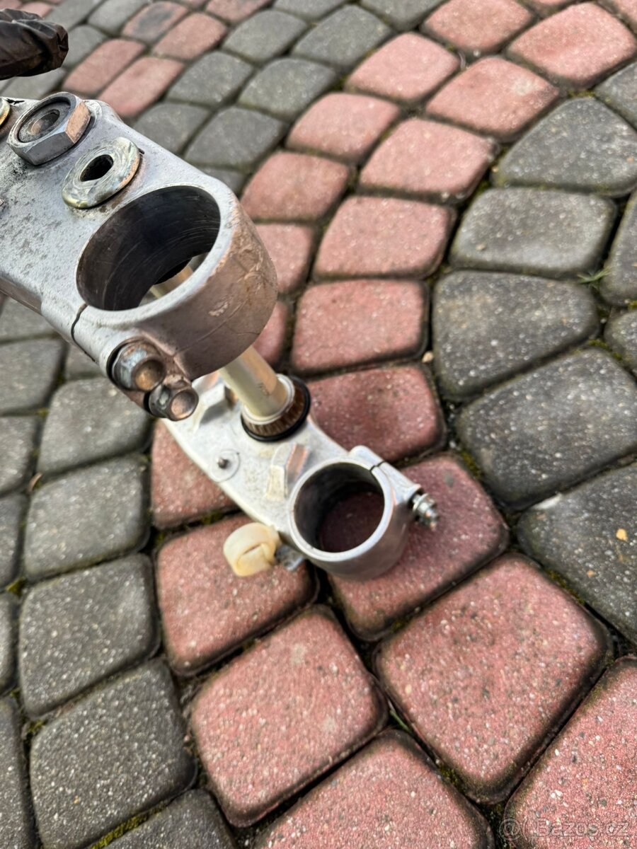 držáky vidlic horní a dolní můstky zavěšení honda cr 125 - 5