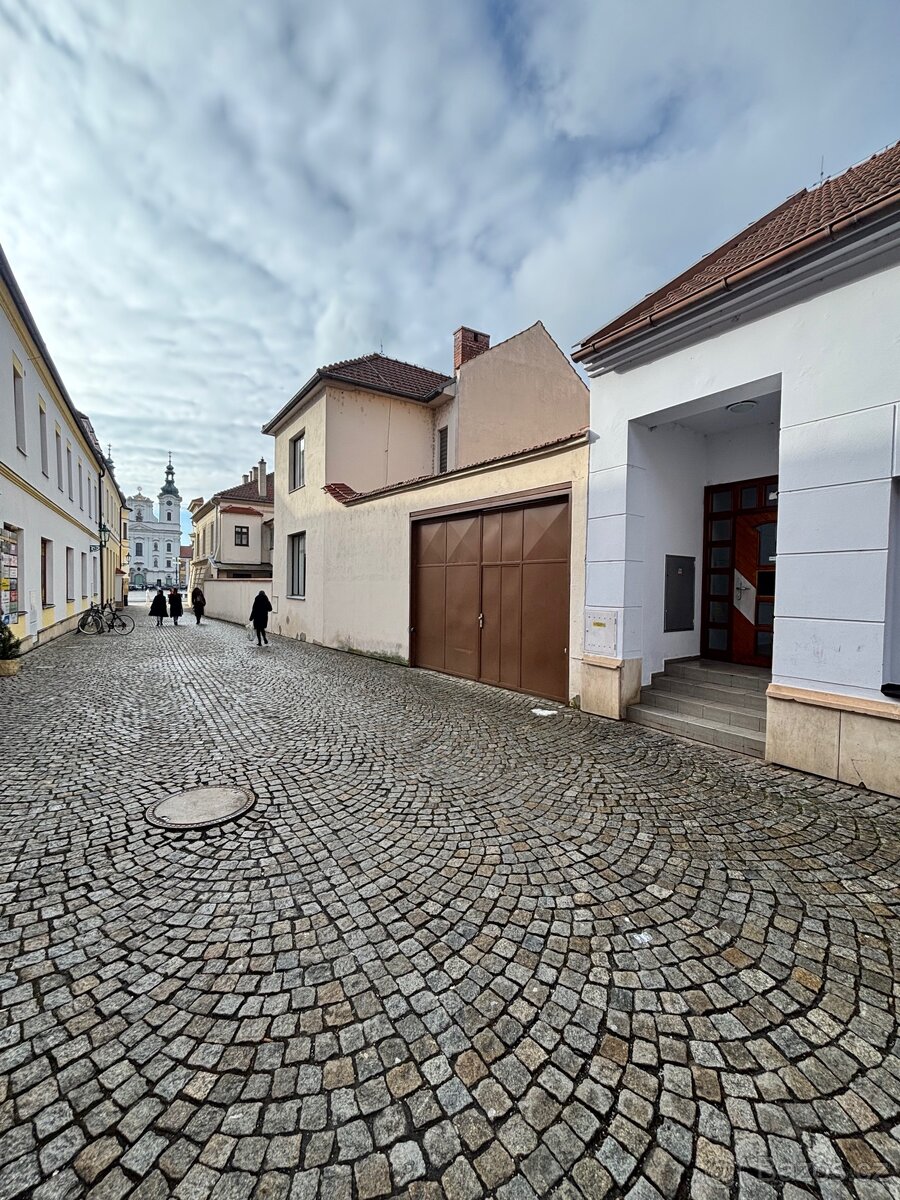 Pronájem komerčních prostor v centru Uherského Hradiště - 5