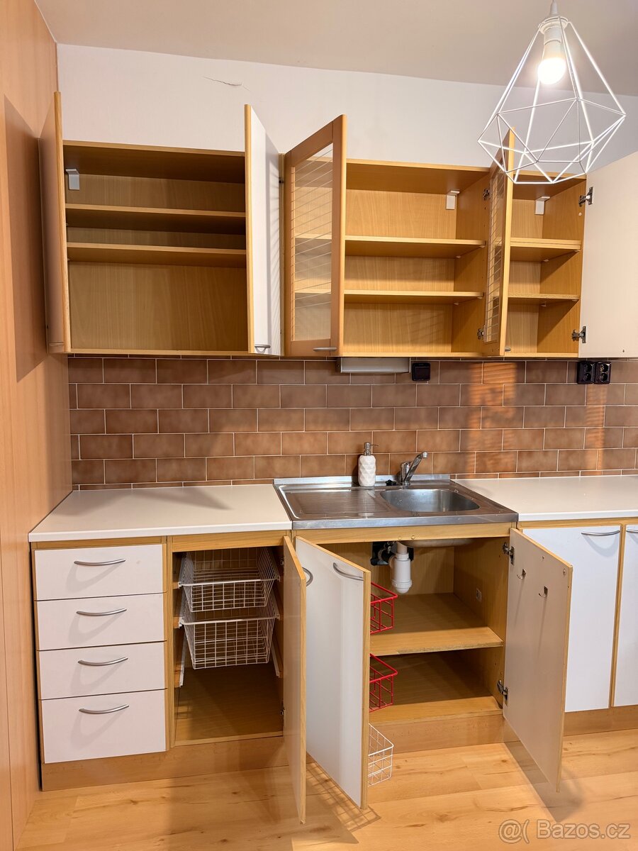Kuchyňská linka – skvělý stav - 5