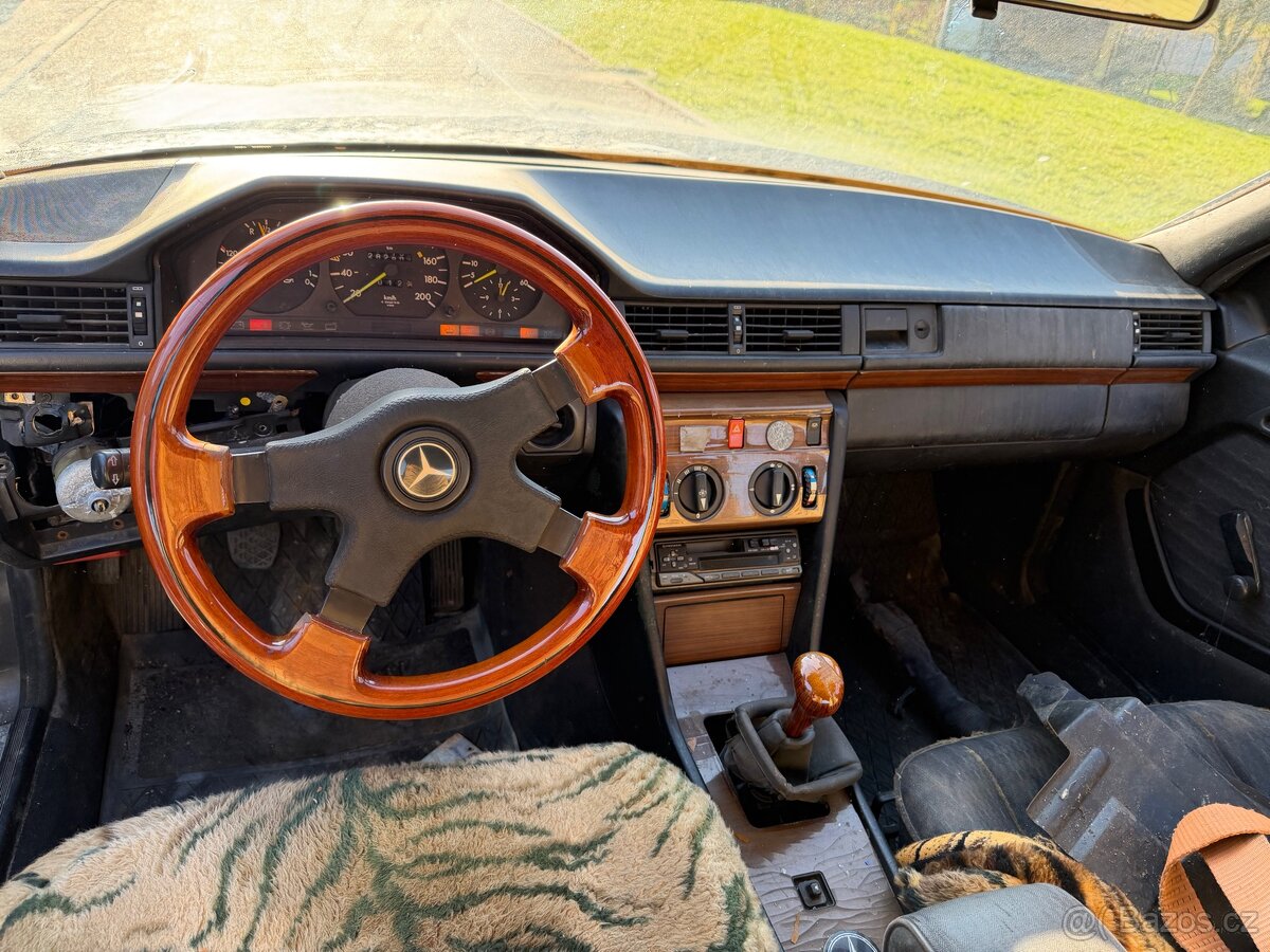 Mercedes Benz w124 250D - 5