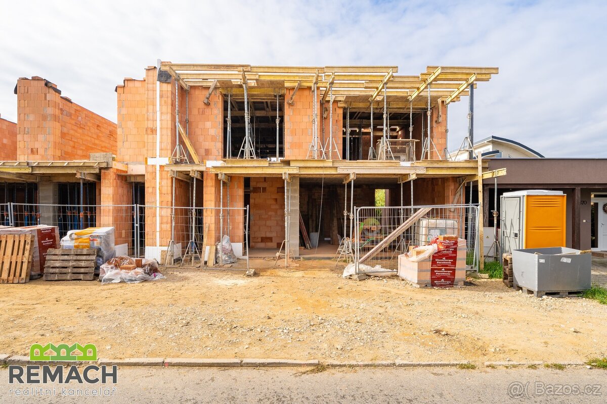 Prodej hrubé stavby, luxusní rodinný dům 4+kk, 235 m², Uhers - 5