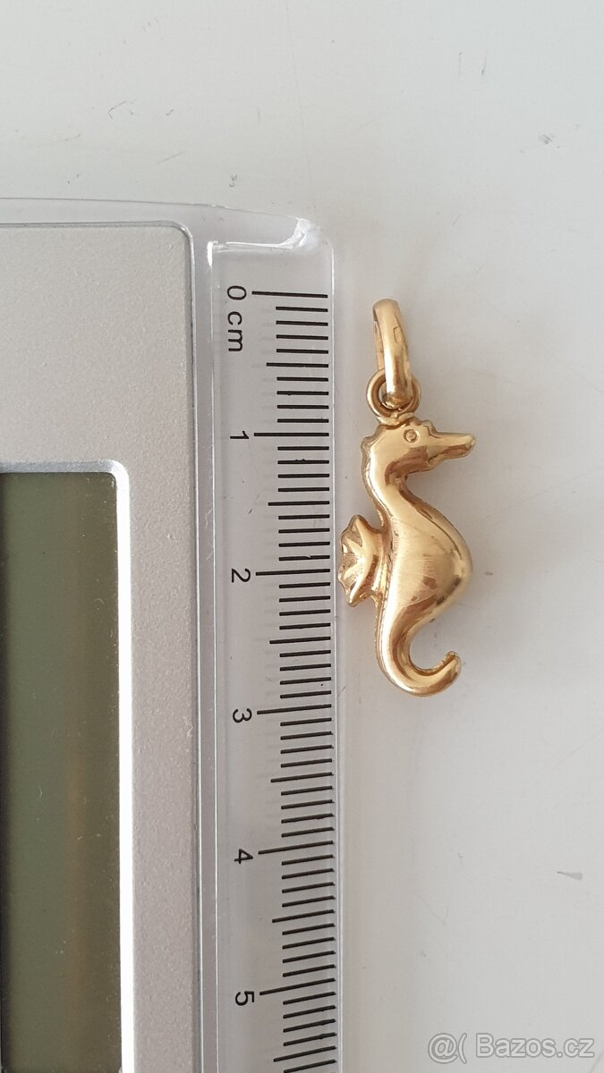 Zlatý přívěsek - mořský koník - 5