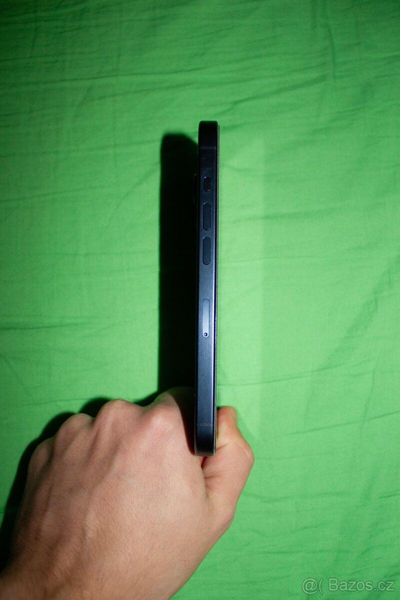 Prodám Apple iPhone 15 Pro – Modrý • Perfektní stav • 256 GB - 5