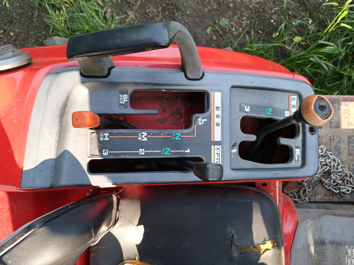 Malotraktor s čelním nakladačem a podkop - 5