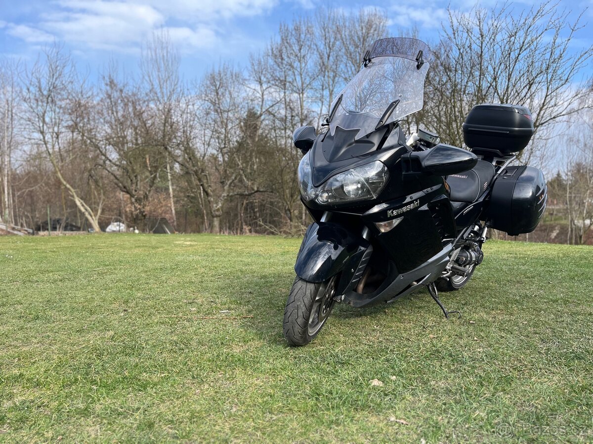Kawasaki 1400 GTR - 5