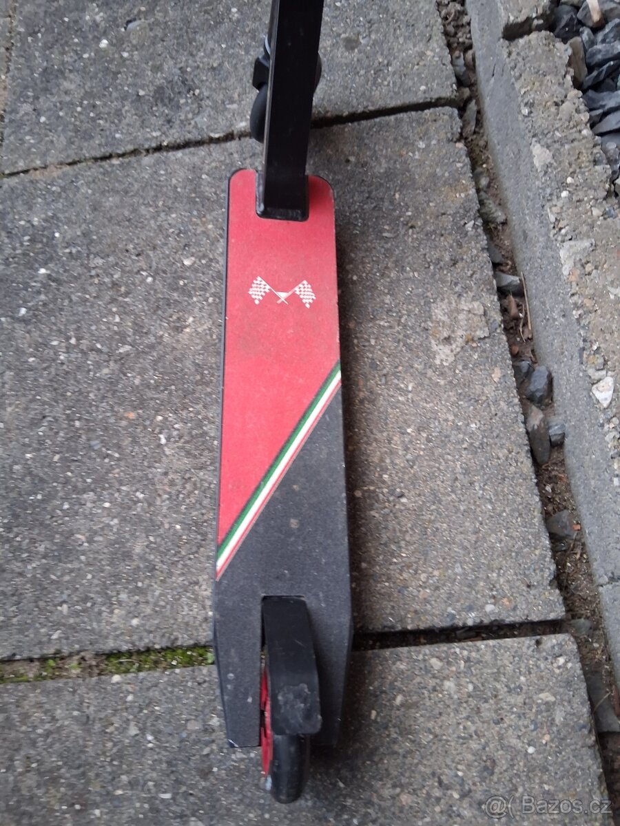 Freestyle koloběžka Ferrari - 5