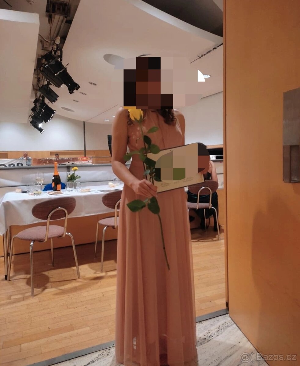 Světle růžové dlouhé plesové šaty - 5