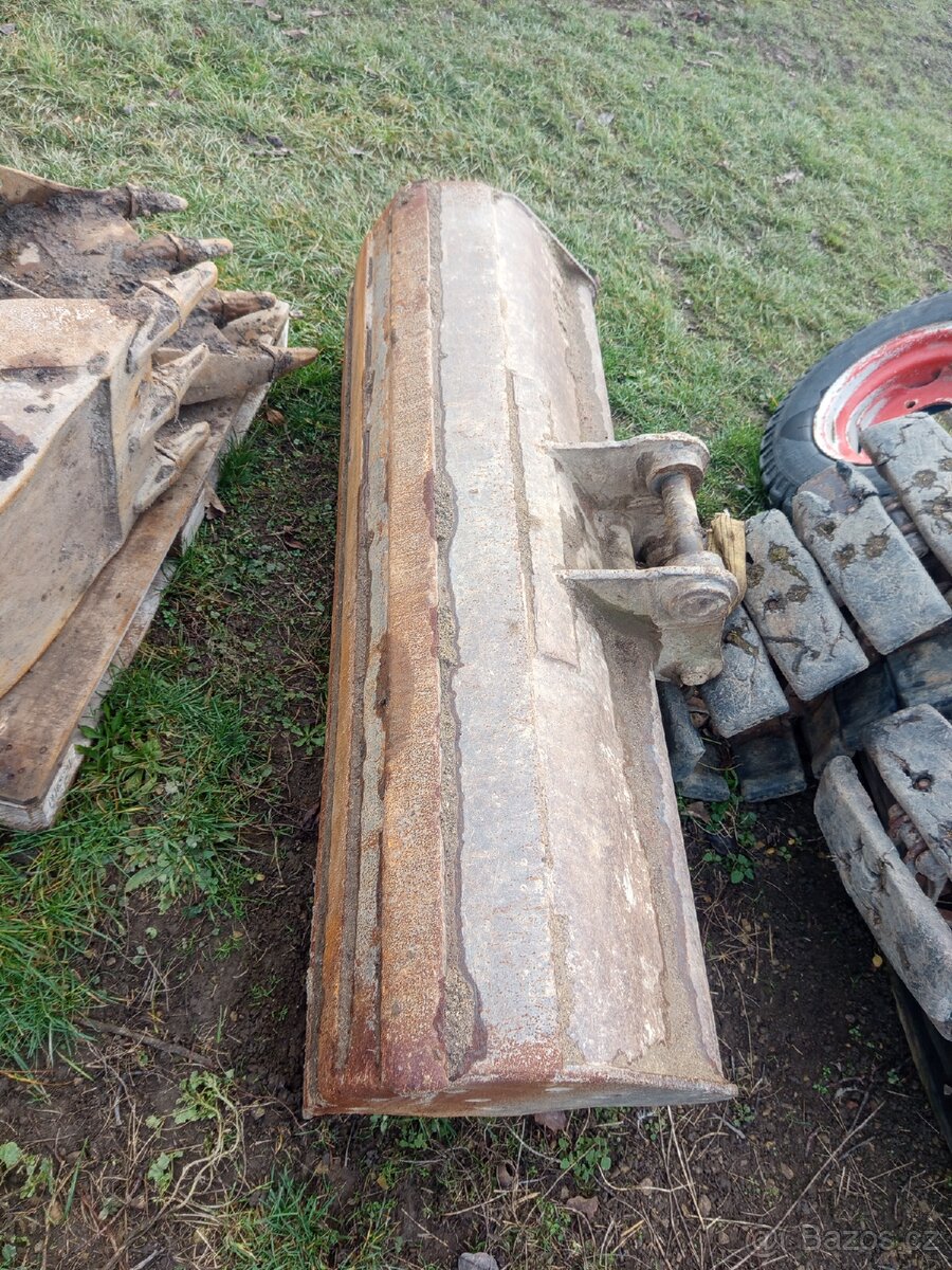 Prodám použité přídavné zařízení k bagru 5,5 t – lžíce + ryc - 5