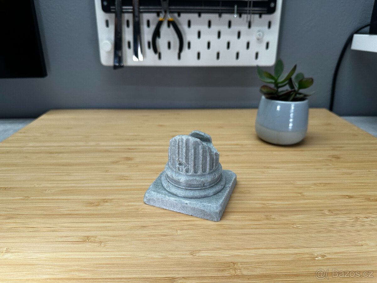 Stojánek/držák na ovladač PS5 Dualsense - antický sloup - 5