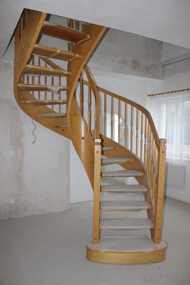 Jasanové masivní schody 333cm - 5