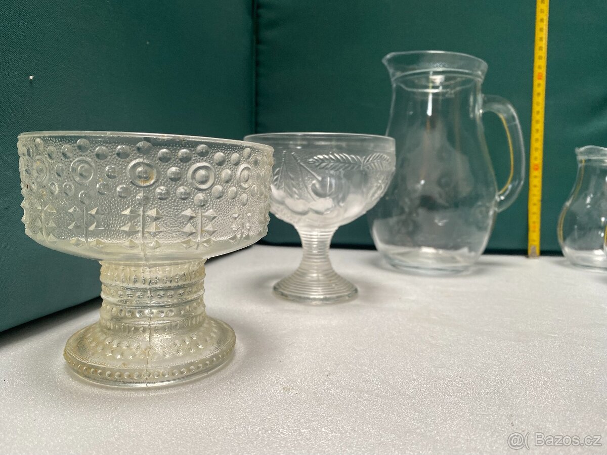 skleněného nádobí – poháry, džbány, mísy - 5
