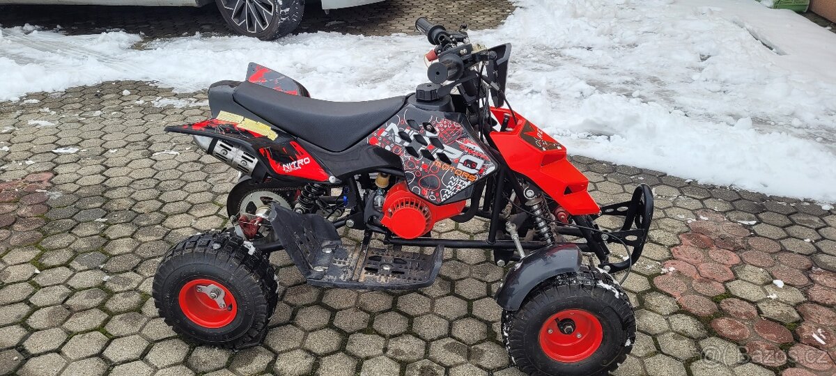 Dětská motorová čtyřkola