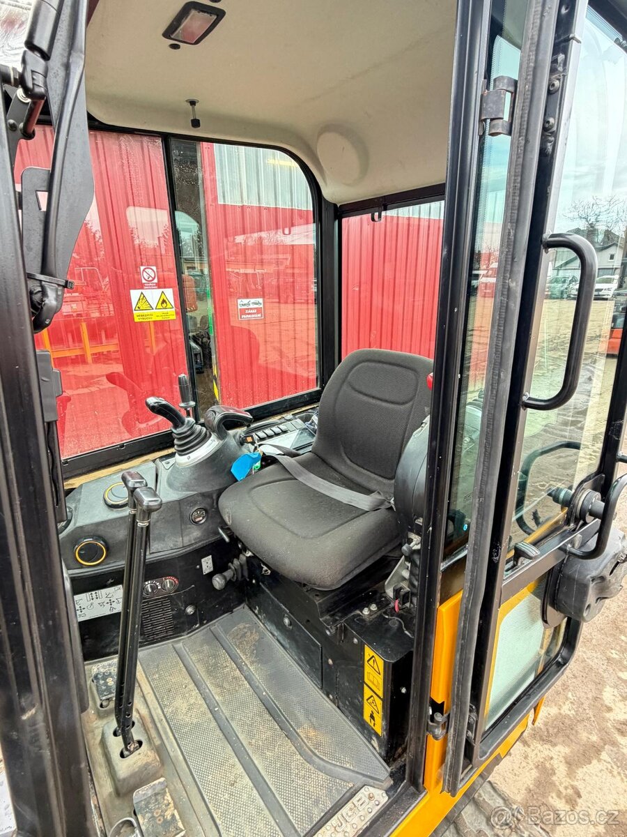 Pásový bagr JCB 16C-1 - konečná cena, doprava po ČR zdarma - 5