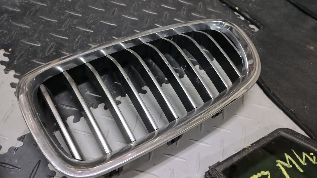 BMW 5 F10 F11 2010 - 2017 predna maska okno sklo okular - 5