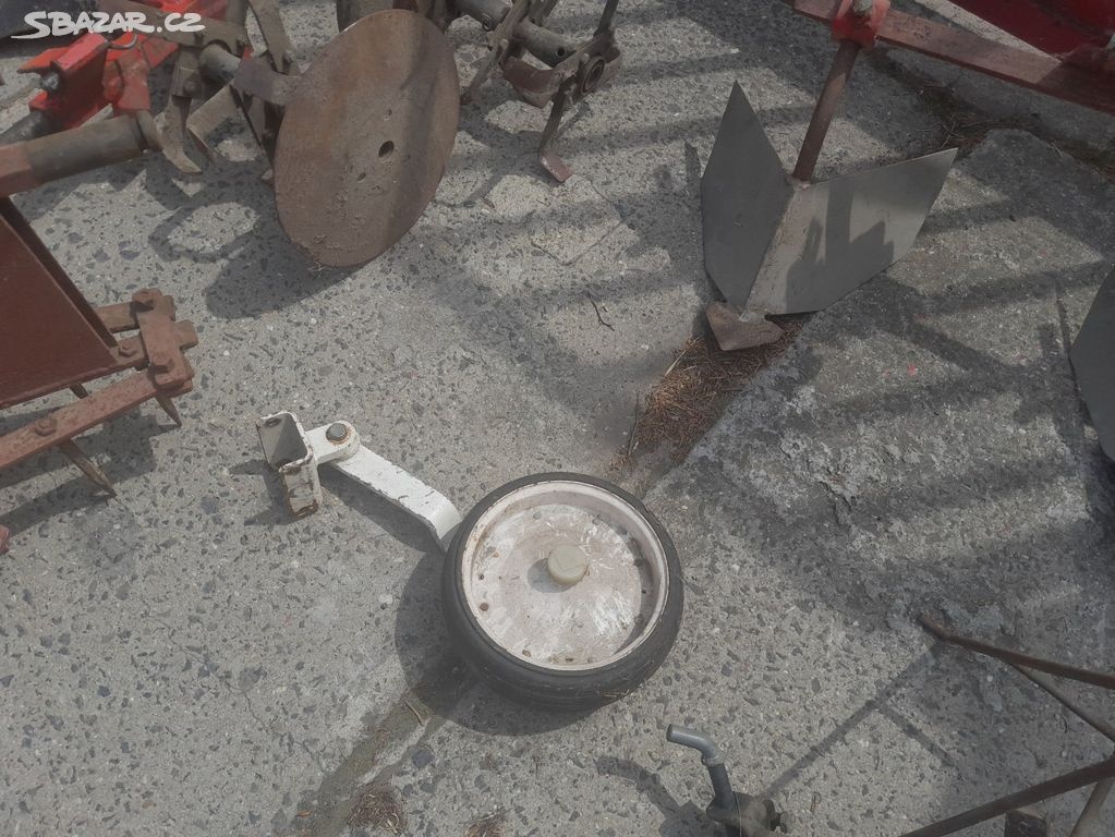 Prodám malotraktor Robi55 s vozikem a dalším příslušenstvím - 5