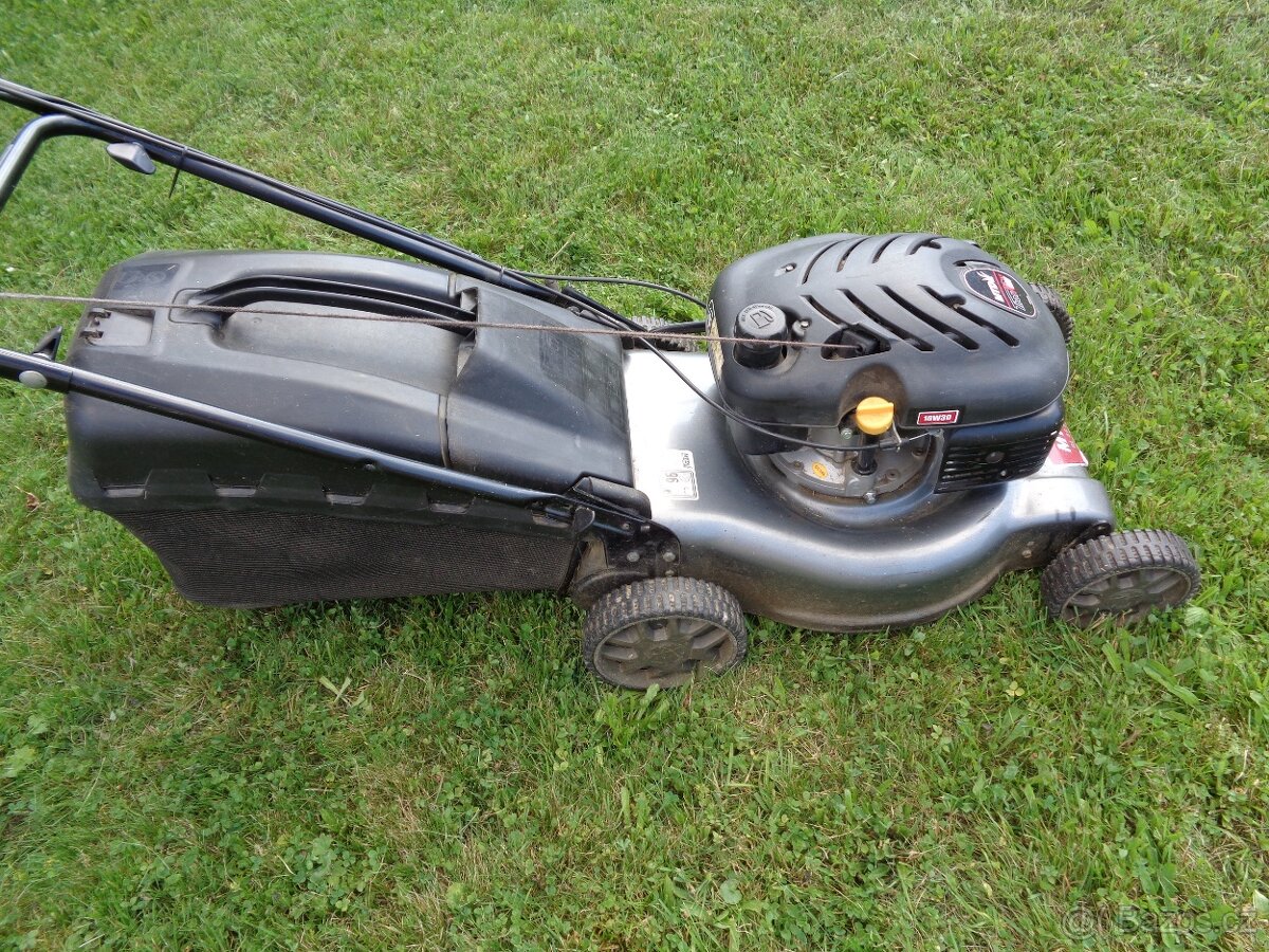 Benzínová sekačka s pojezdem MTD záběr 46 cm - 5