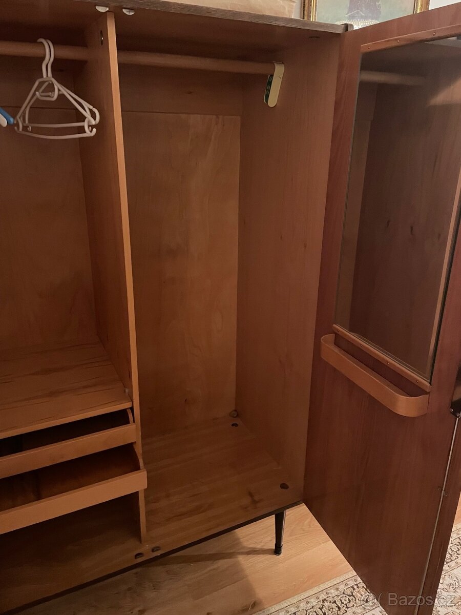 Starý nábytek po babičce - 5