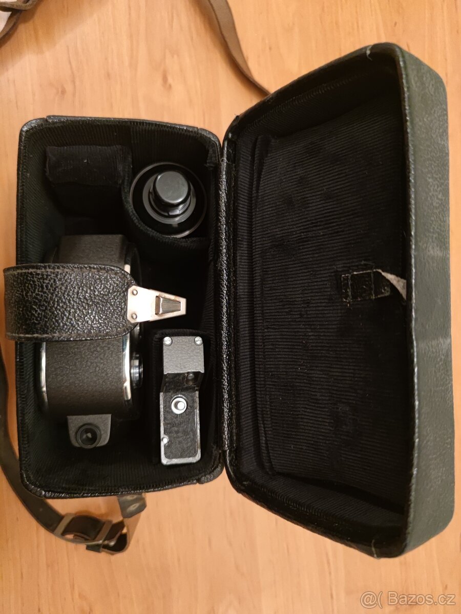 Staré fotoaparáty a kamery - 5