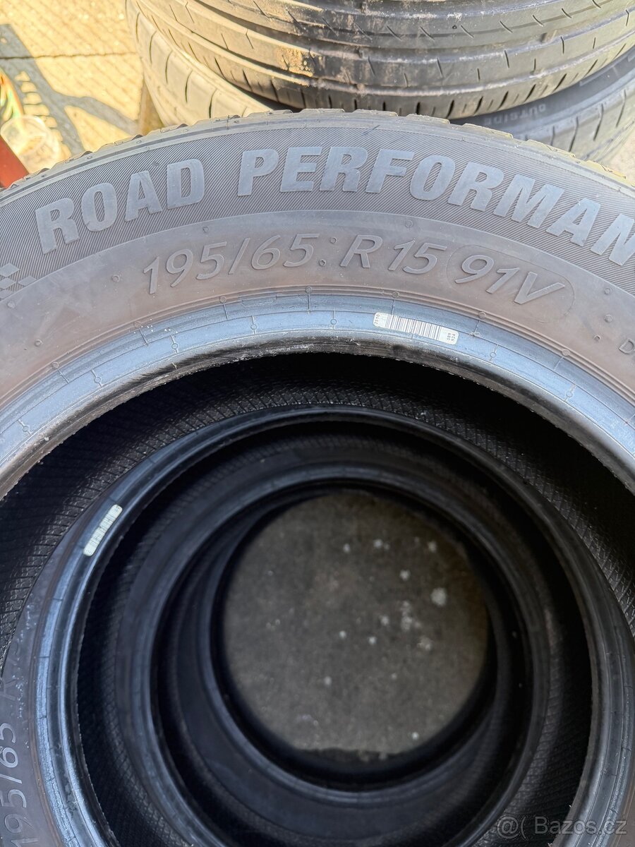 195/65/15 - 5