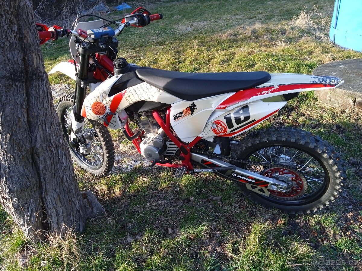 Moto 300 ccm/4-takt,replika KTM (zánovní moto)
