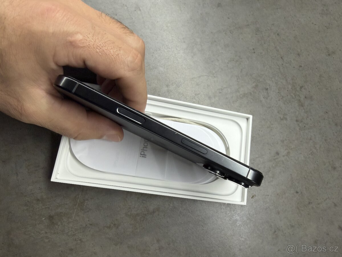 Apple IPhone 16Pro 128GB , černý titan - 5